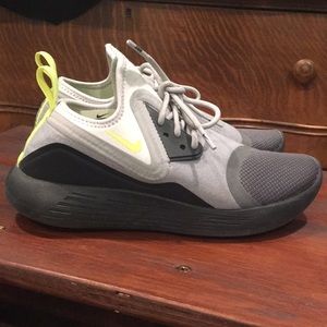 Nike Lunarcharge size 7